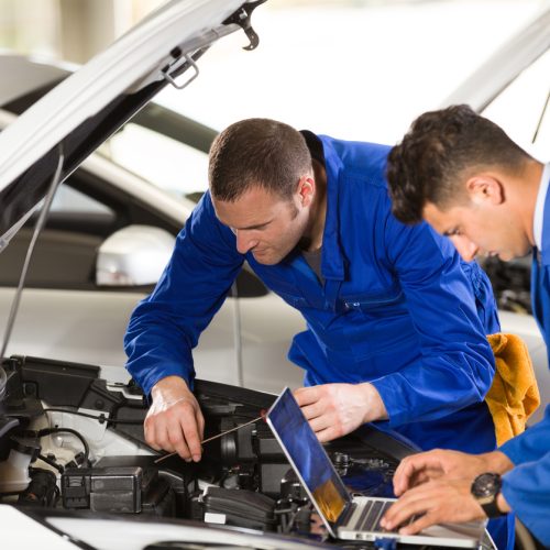 What is the Difference between an Automotive Service Technician And a Mechanic?: Explained